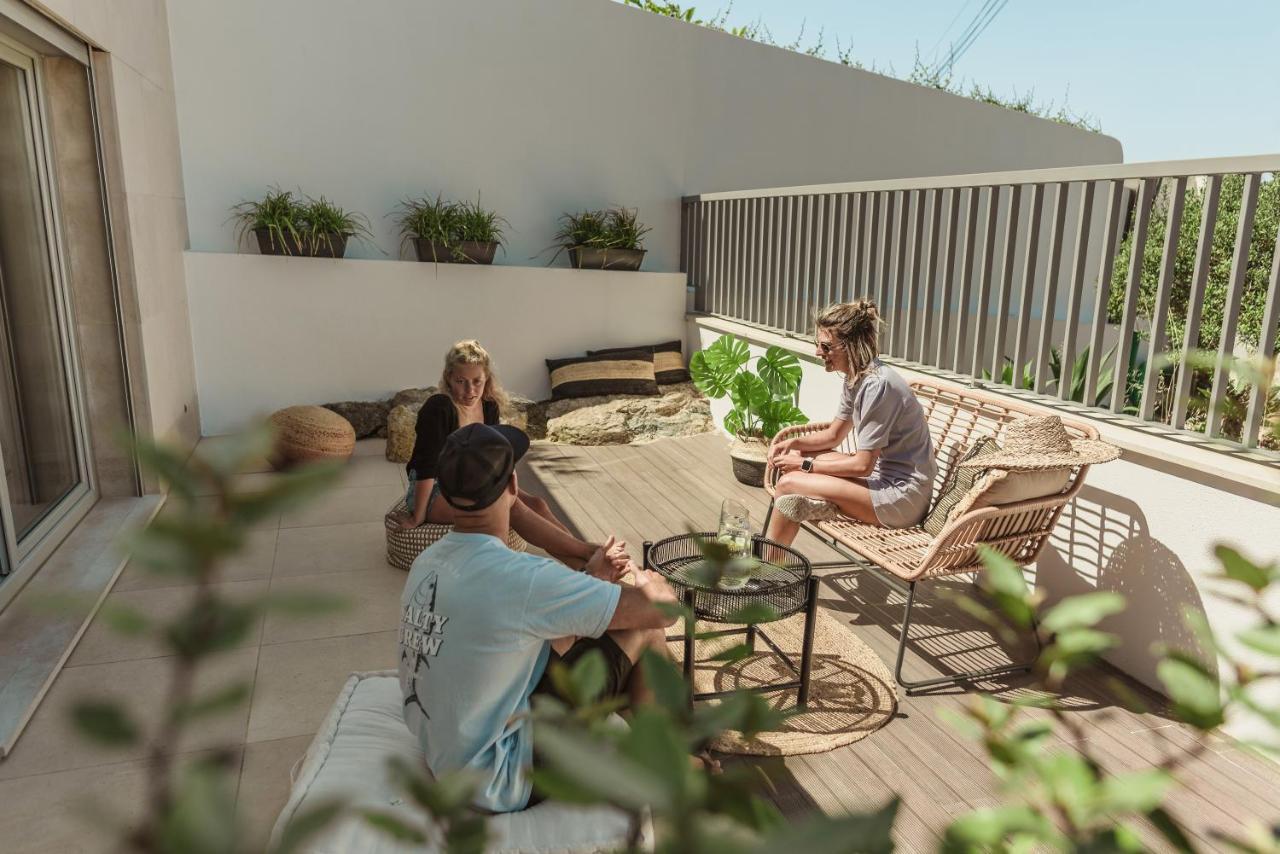 The Salty Pelican Yoga & Surf Retreat Hostel Ericeira Exterior photo