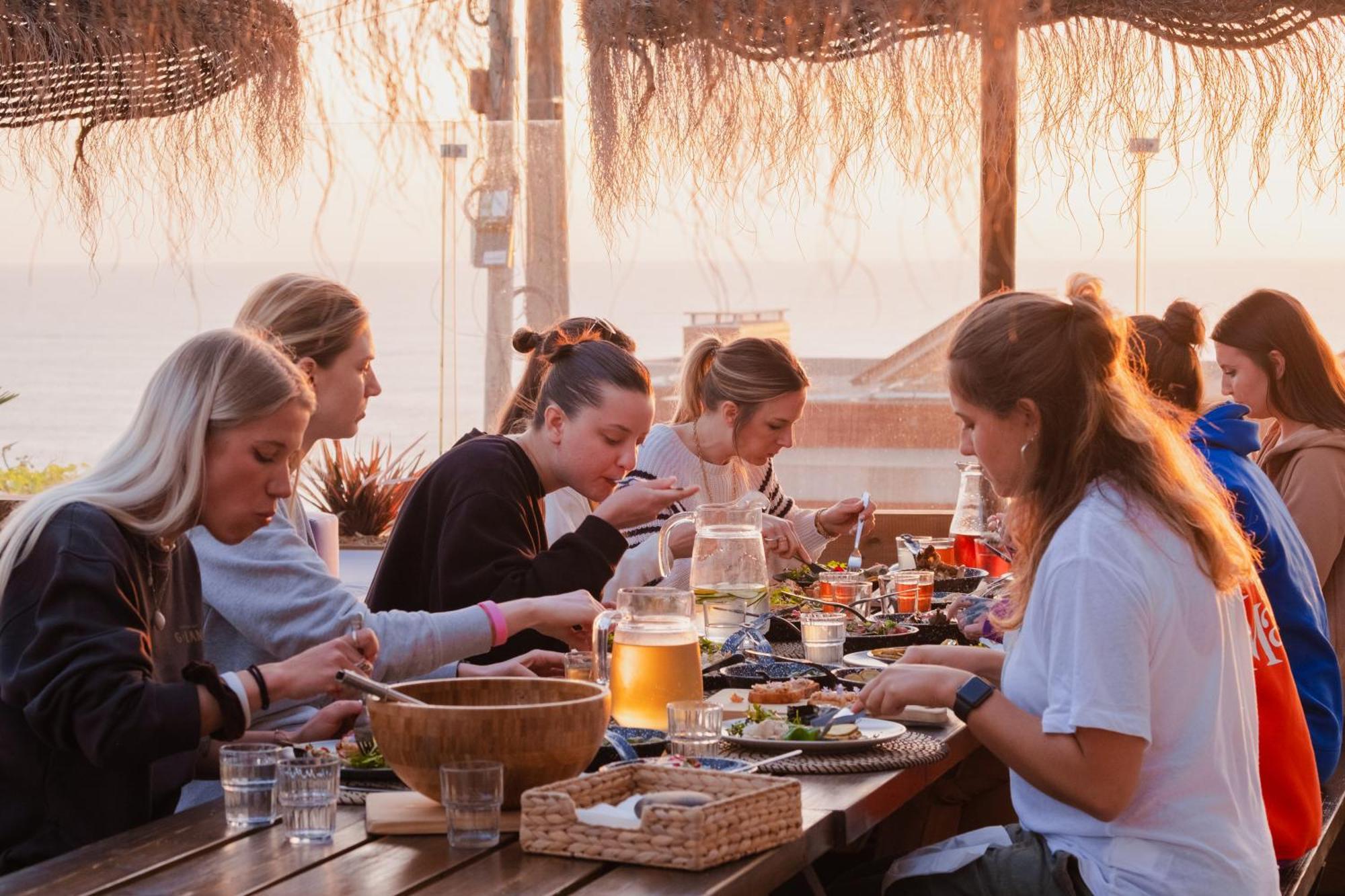 The Salty Pelican Yoga & Surf Retreat Ericeira Exterior photo